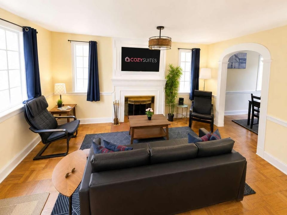 Spacious 4BR CozySuites in Old Town Alexandria House in Alexandria
