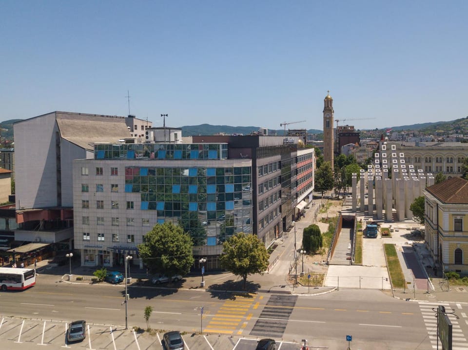 Property building, Day, Neighbourhood, Bird's eye view, City view, Street view, Location, Parking