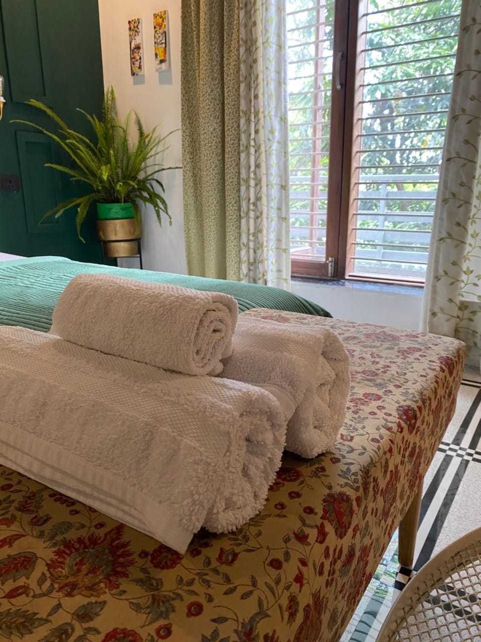 Bed, Bedroom, towels