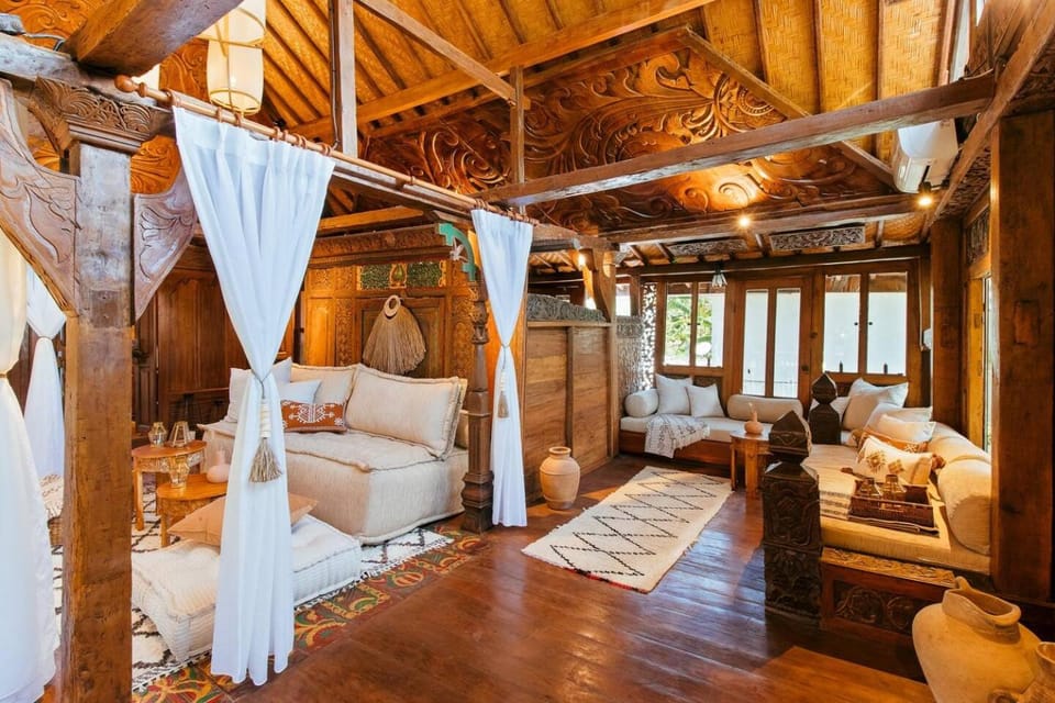 Stunning & Unique 4 Bed Villa, Daily B'Fast Villa in North Kuta