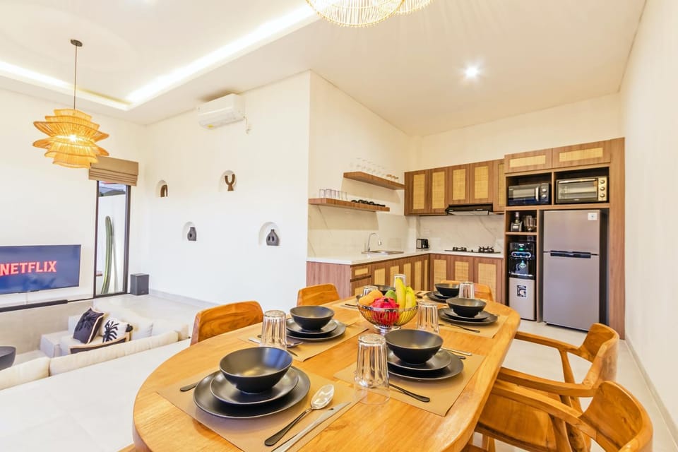 Dining area, kitchen