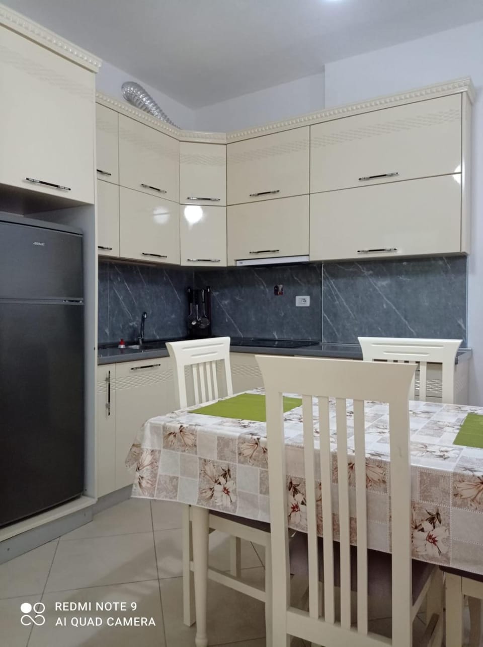 Kitchen or kitchenette, Dining area, stove