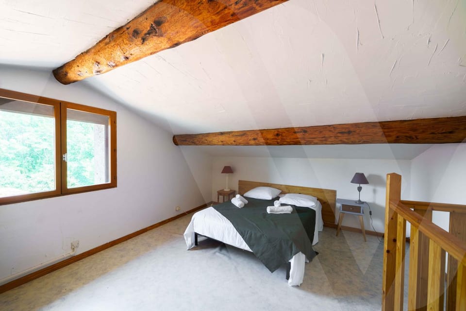 Grand studio mezzanine, piscine et parking Apartment in Occitanie