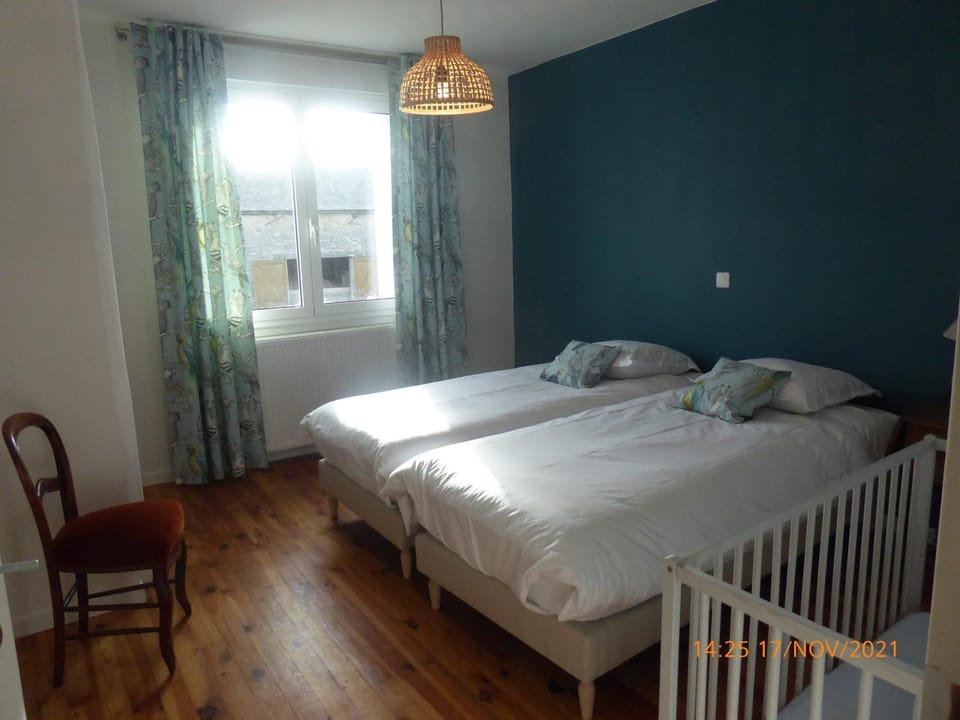 Property building, Living room, Bedroom