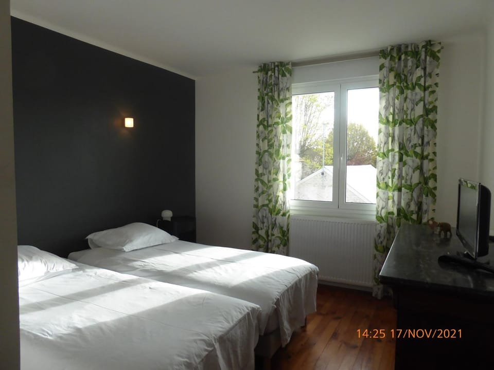 Property building, Living room, Bedroom