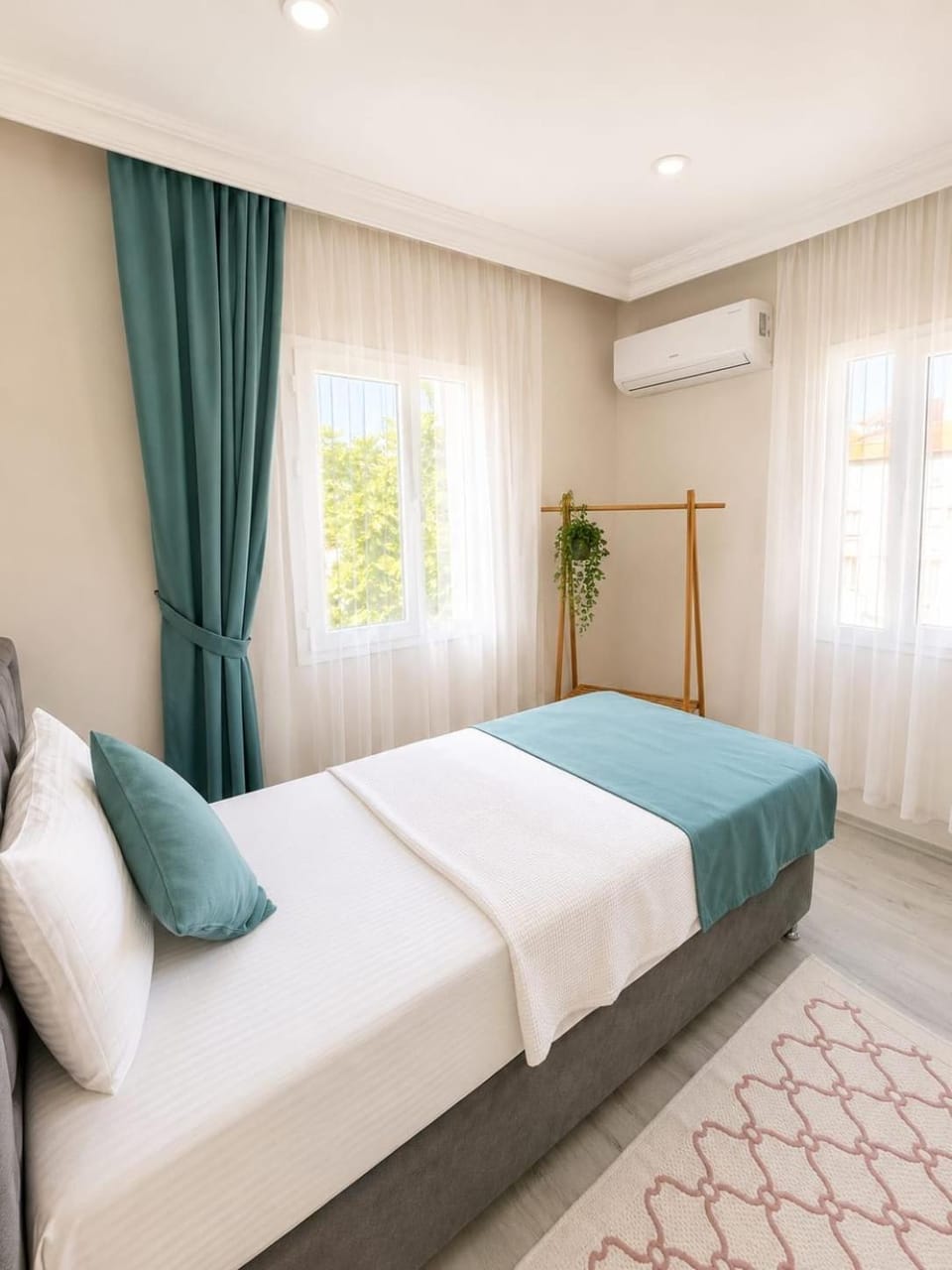 Bedroom, air conditioner
