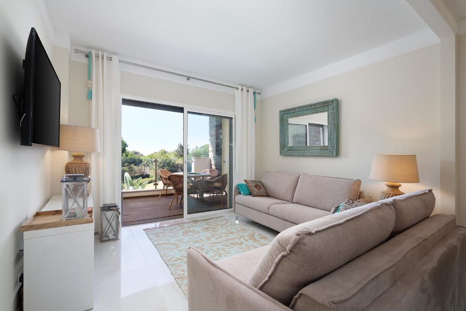 Communal lounge/ TV room, TV and multimedia, Balcony/Terrace, Living room