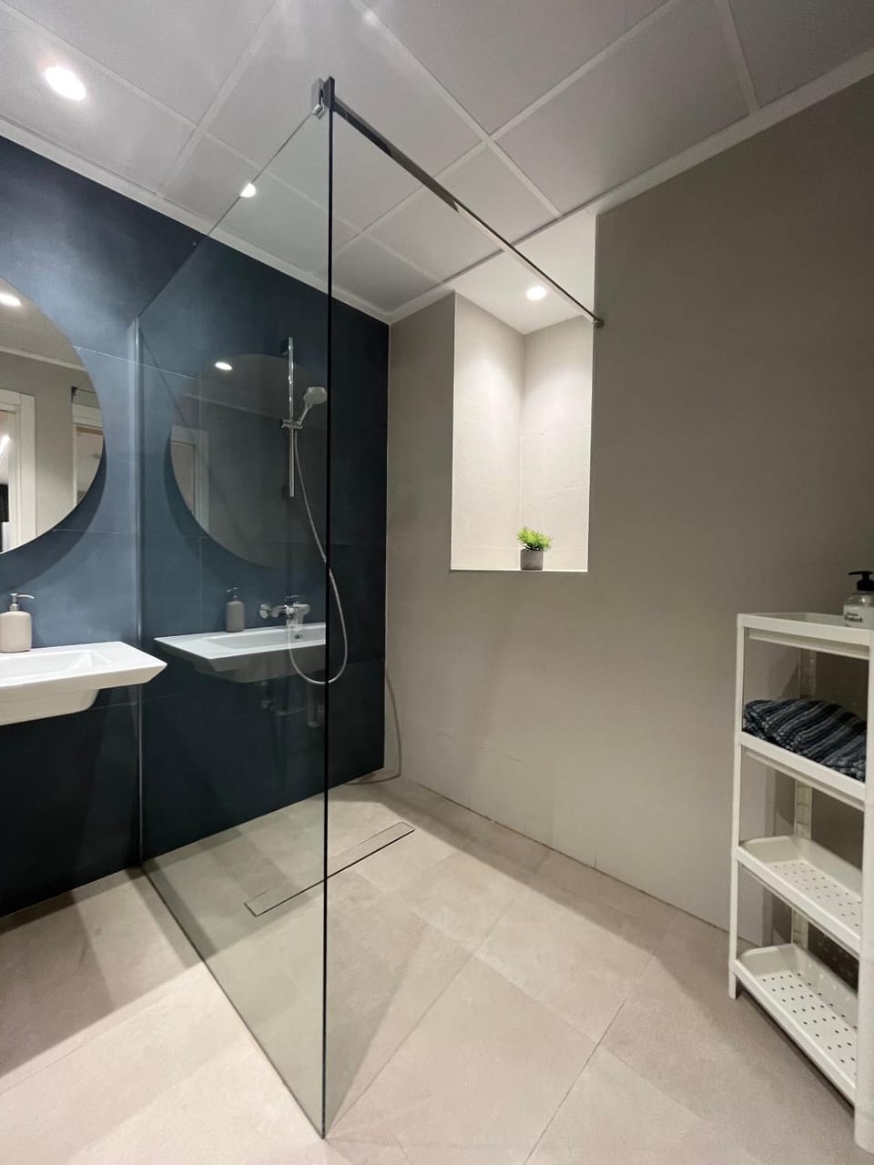 Shower, Bathroom, towels
