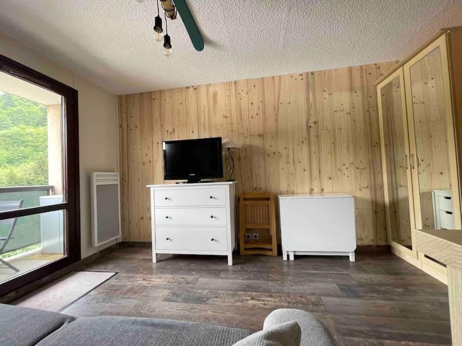 Communal lounge/ TV room, TV and multimedia