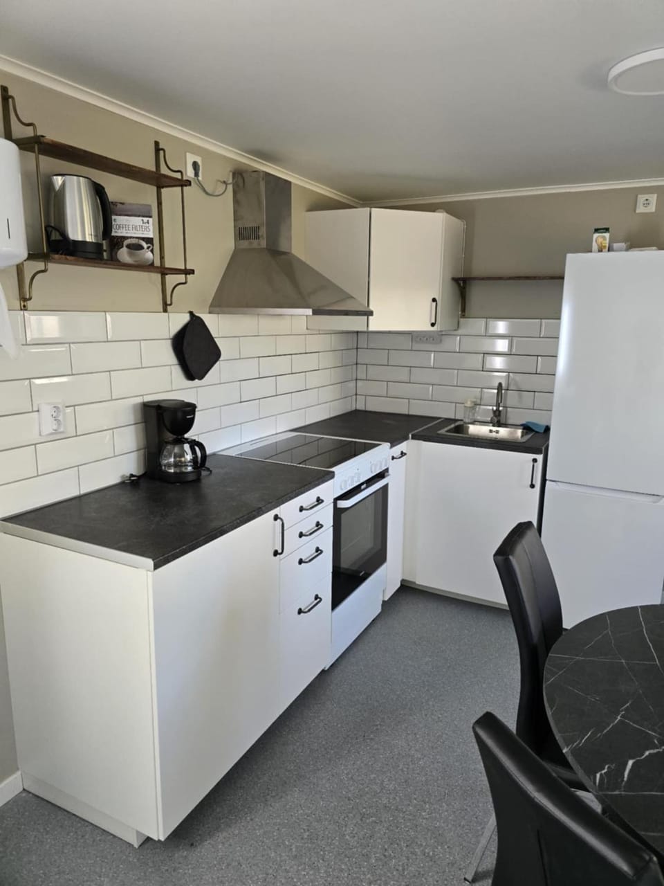 Kitchen or kitchenette, oven, stove