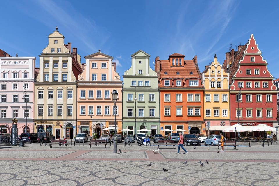 Property building, Neighbourhood, City view, Location