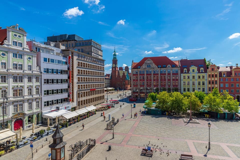 Restaurant/places to eat, Neighbourhood, City view, Location