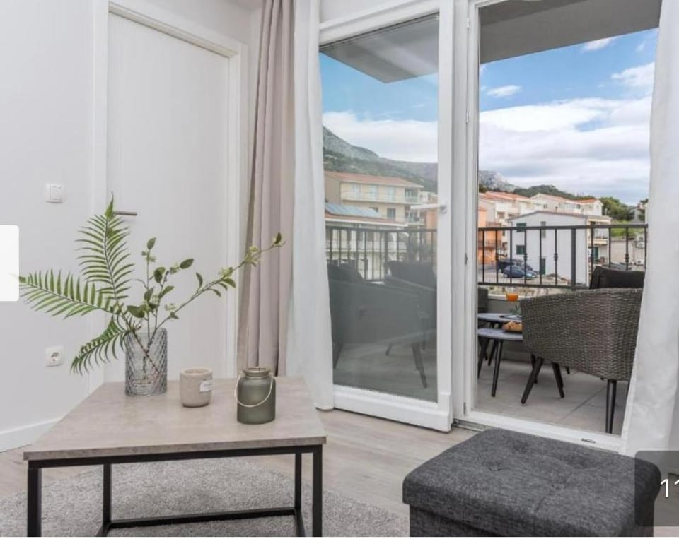 Nelly Apartment in Makarska