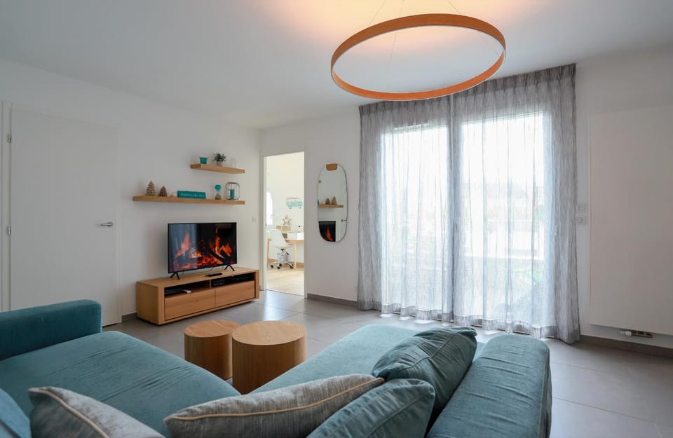 Communal lounge/ TV room, Living room