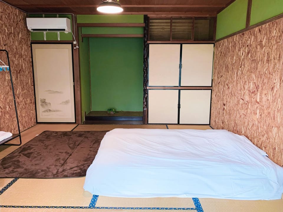Photo of the whole room, Bedroom, air conditioner