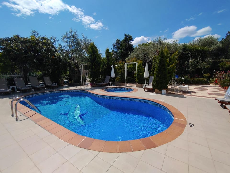 Garden, Swimming pool, sunbed