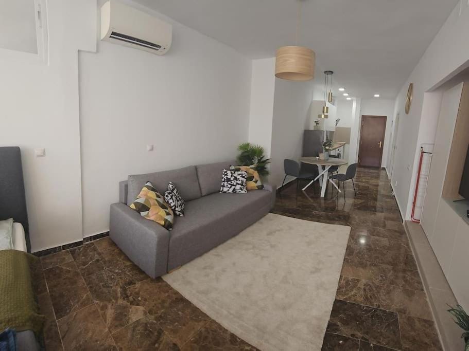 Tao City Center Apartment with Fee wifi and Air con BY NAMASTE ELITE Apartment in Torremolinos