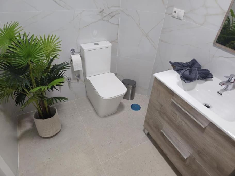 Tao City Center Apartment with Fee wifi and Air con BY NAMASTE ELITE Apartment in Torremolinos