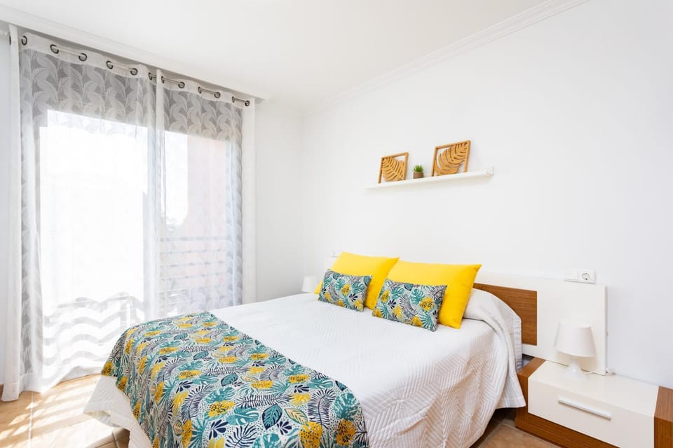 Bed, Photo of the whole room, Bedroom, air conditioner