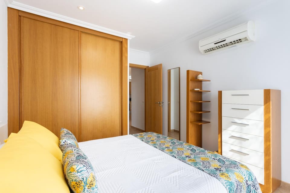 Bed, Photo of the whole room, Bedroom, wardrobe, air conditioner
