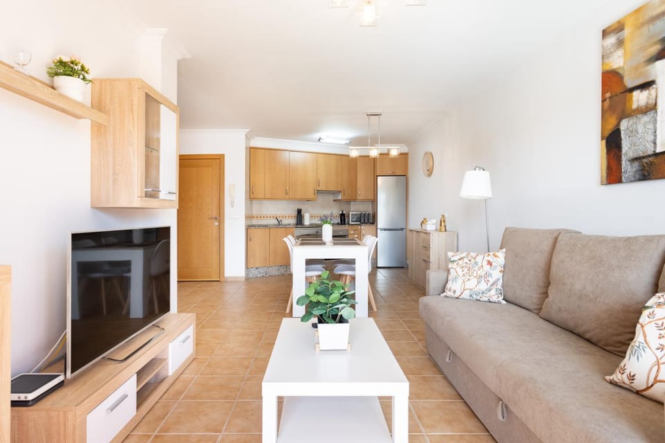 TV and multimedia, Kitchen or kitchenette, Living room, Seating area, Dining area, air conditioner