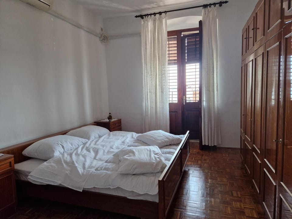 Bed, Bedroom, towels, wardrobe, air conditioner