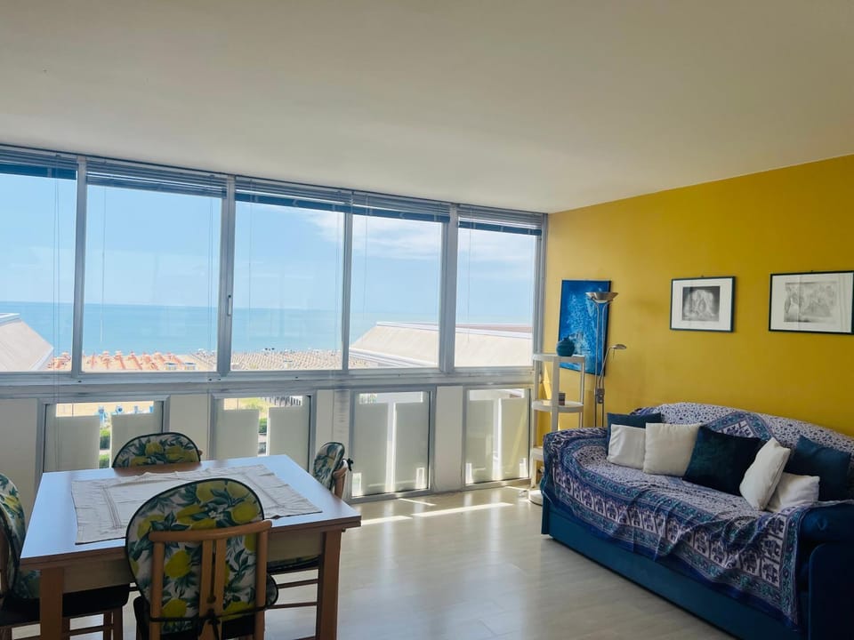 Living room, Sea view