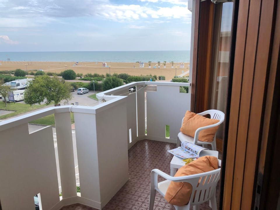 Natural landscape, View (from property/room), Balcony/Terrace, Balcony/Terrace, Dining area, Sea view