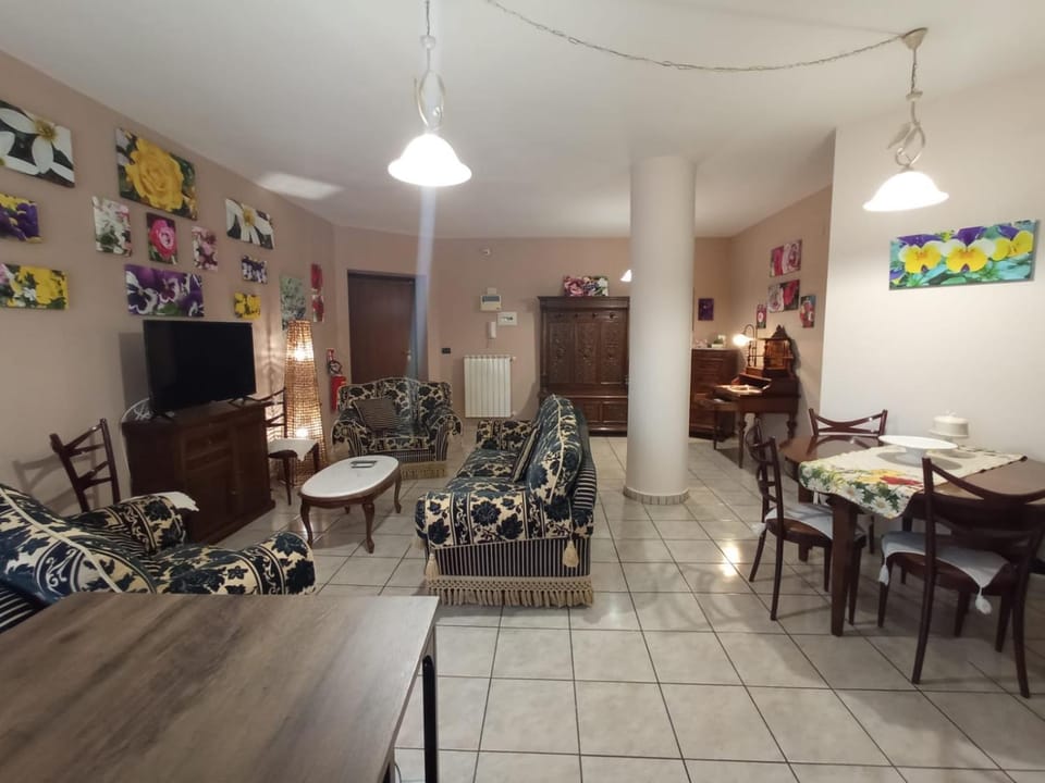 Communal lounge/ TV room, Dining area