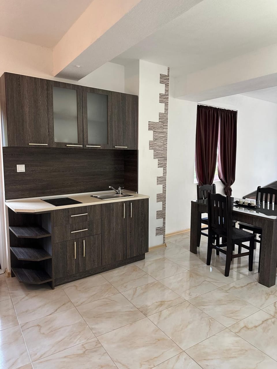 Kitchen or kitchenette, pet friendly, stove