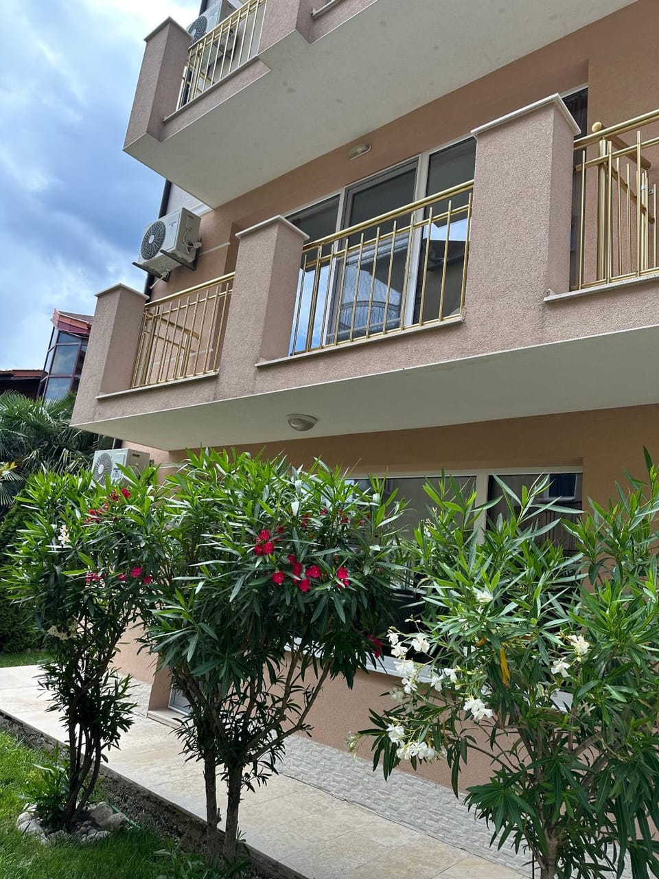 Property building, Day, Garden, View (from property/room), Balcony/Terrace, Garden view