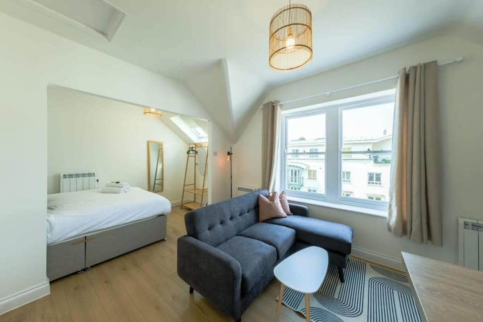 Grange Road Studio 6 Apartment in Bristol