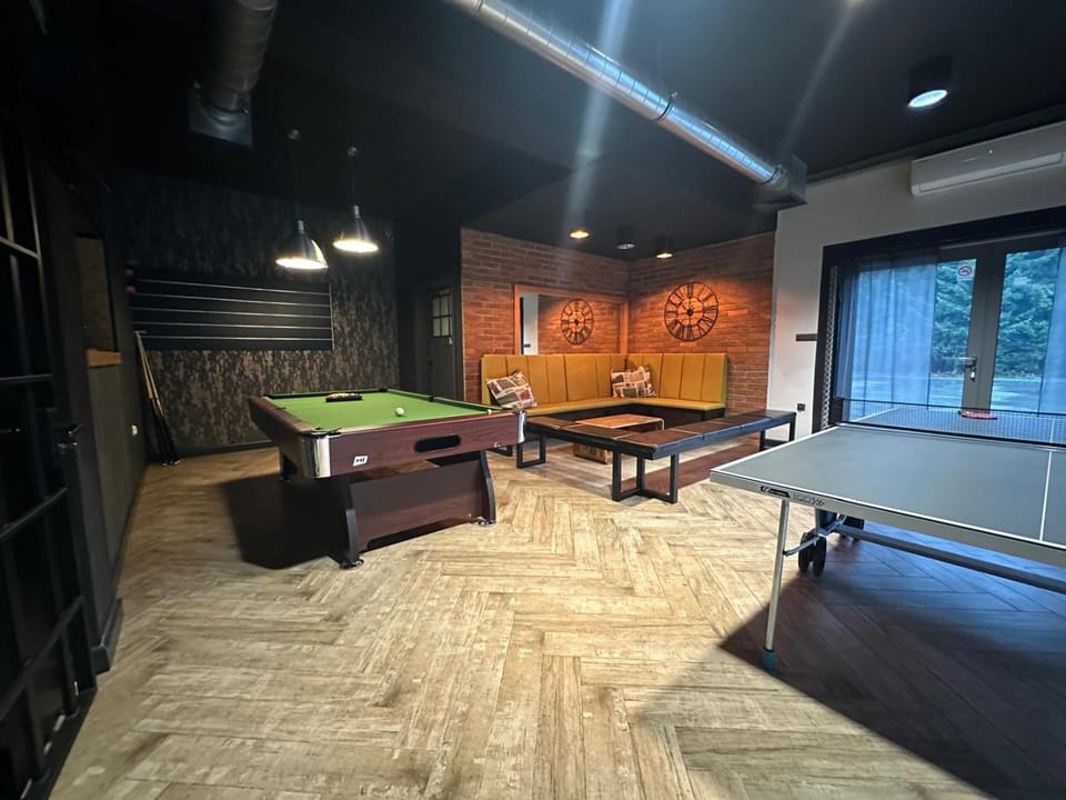 Billiard, Seating area