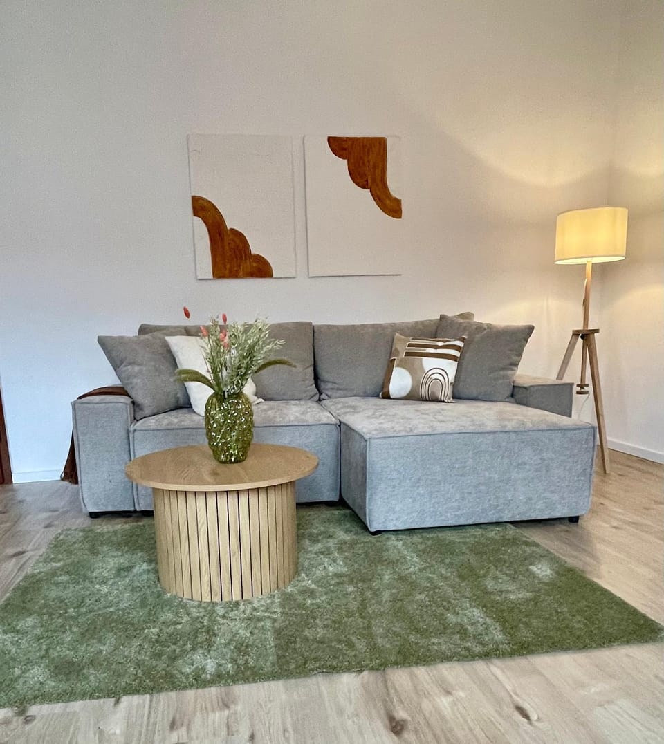 Living room, Photo of the whole room, Seating area, hair dresser