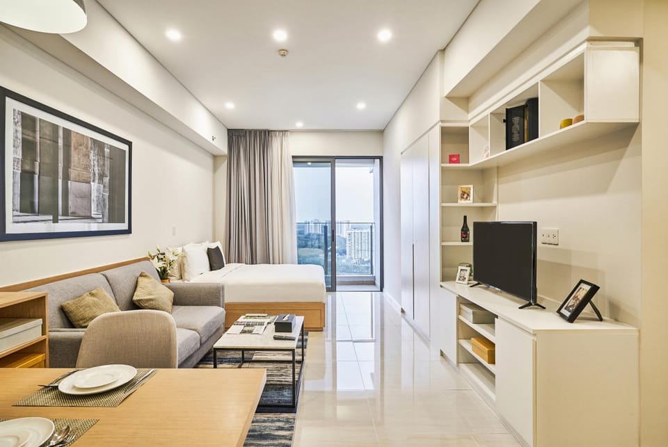 Bed, TV and multimedia, Living room, Photo of the whole room, Seating area, Bedroom