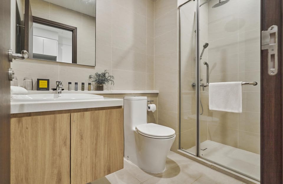 Shower, Toilet, Bathroom, towels