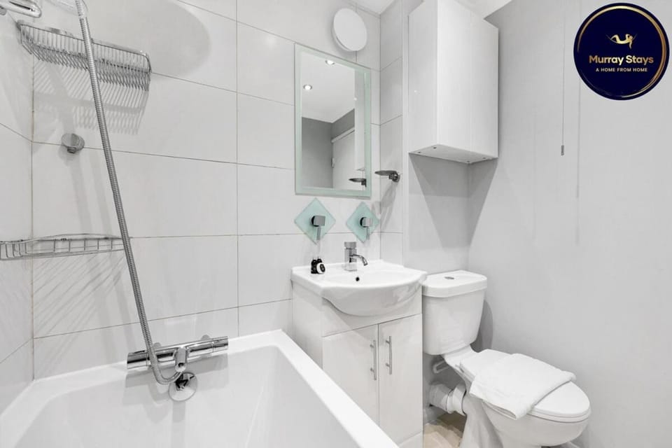 3 Bedroom house with patio near Canary Wharf Bed and Breakfast in London