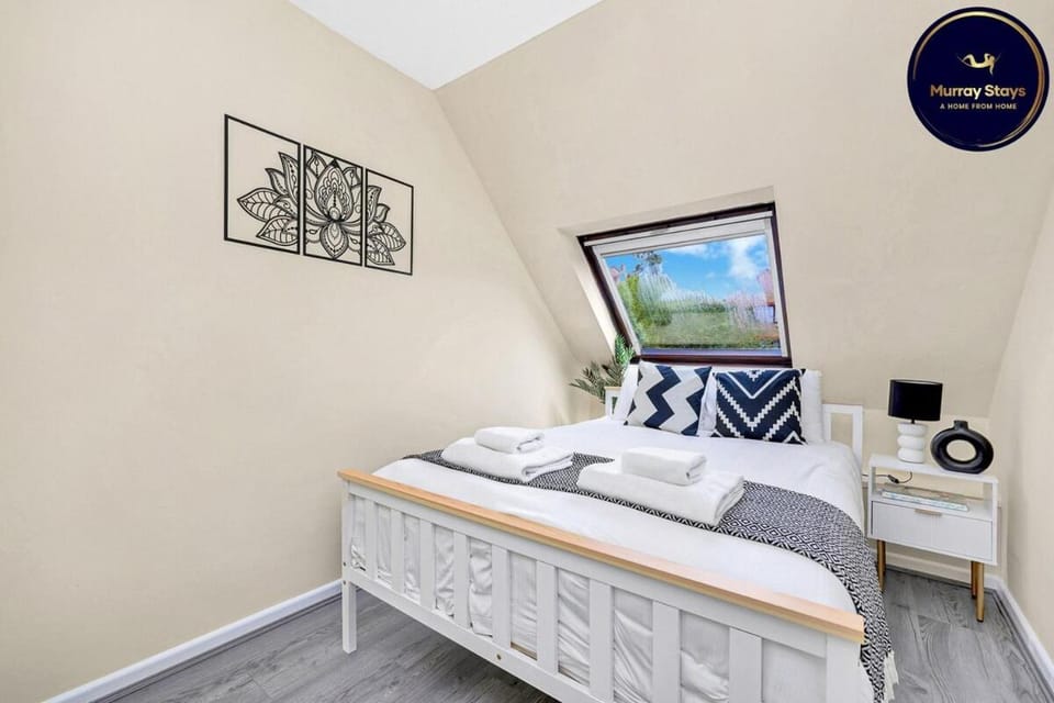 3 Bedroom house with patio near Canary Wharf Bed and Breakfast in London