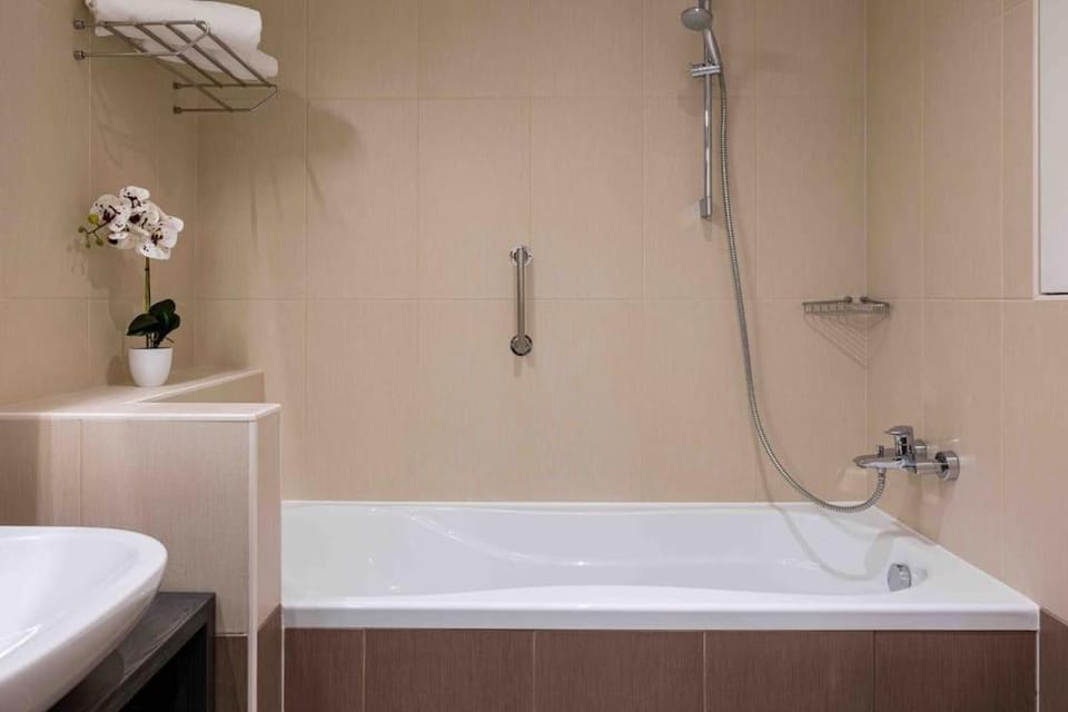 Shower, Bathroom, Bath, towels