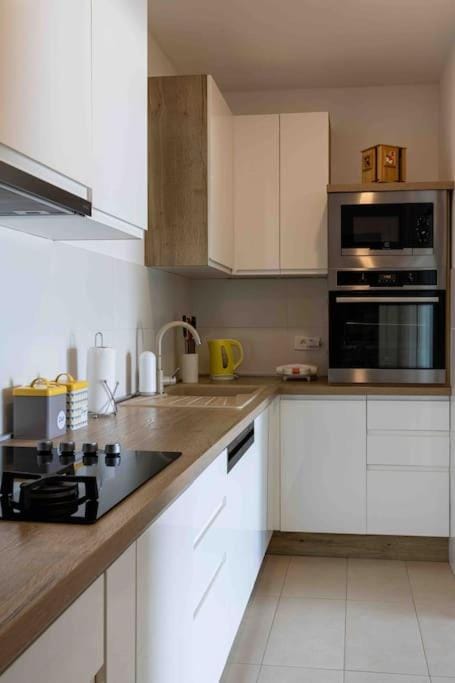 Coffee/tea facilities, Kitchen or kitchenette, dishwasher, minibar, pet friendly, stove, toaster