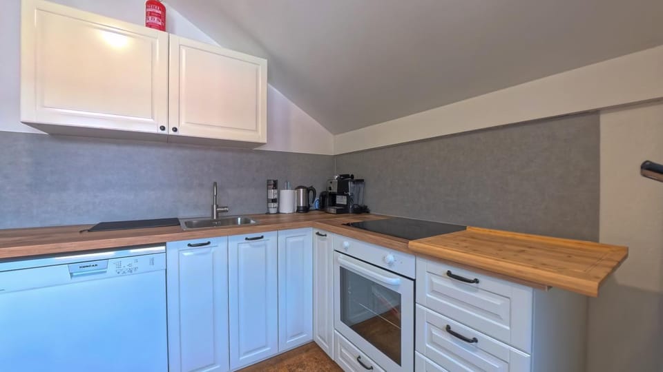 dishwasher, oven, toaster