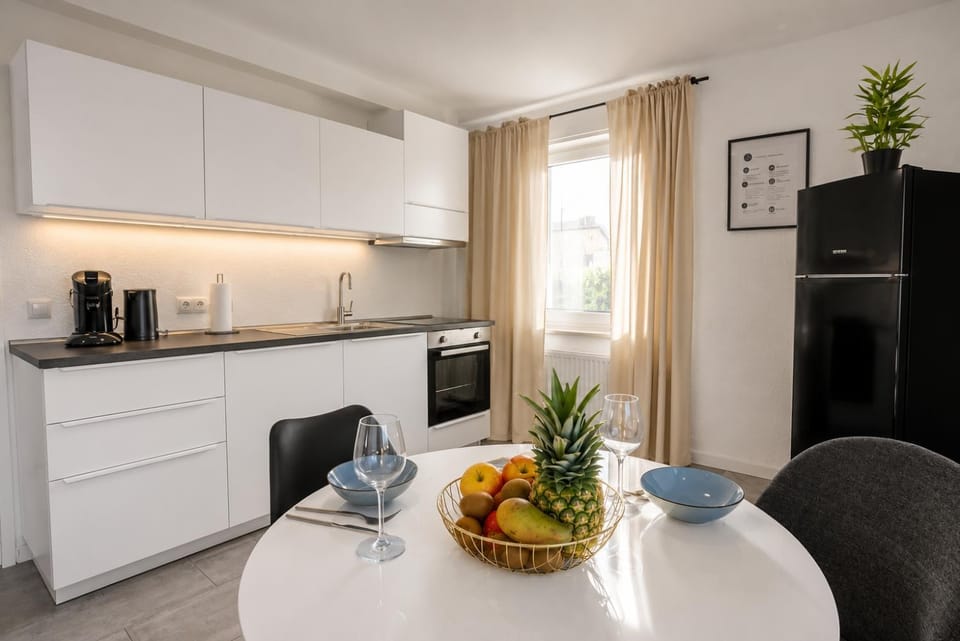 Coffee/tea facilities, Kitchen or kitchenette, Food and drinks, Dining area, Food, minibar, oven, pet friendly, stove, toaster