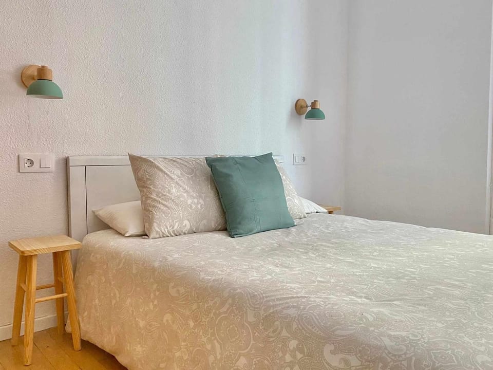 Bed, Photo of the whole room