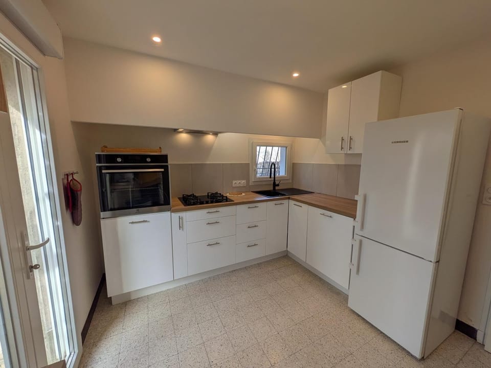 Kitchen or kitchenette, oven, stove, kitchen