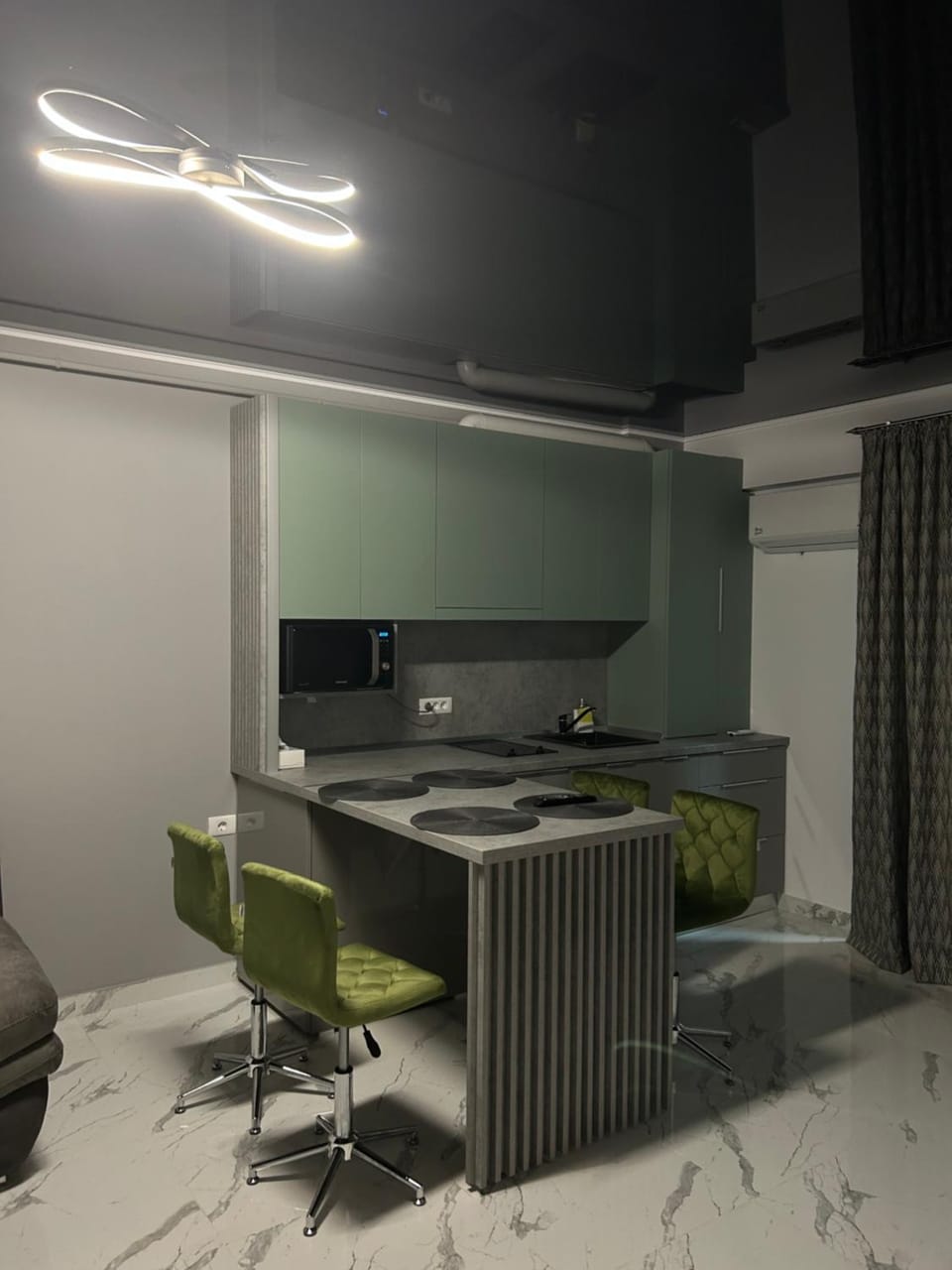 Kitchen or kitchenette, Dining area