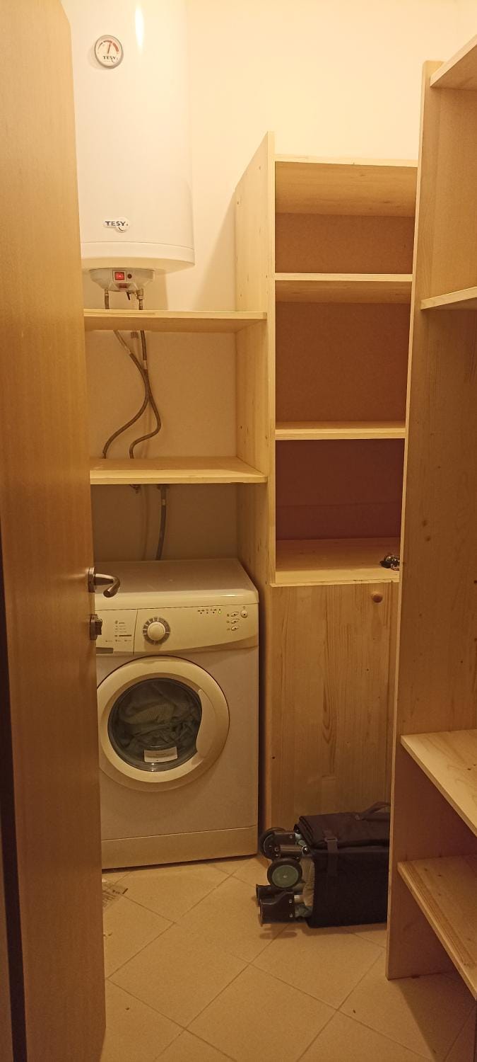 wardrobe, washing machine