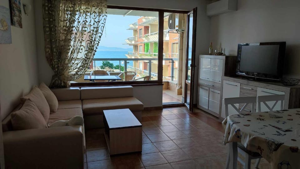 TV and multimedia, View (from property/room), Balcony/Terrace, Living room, Dining area