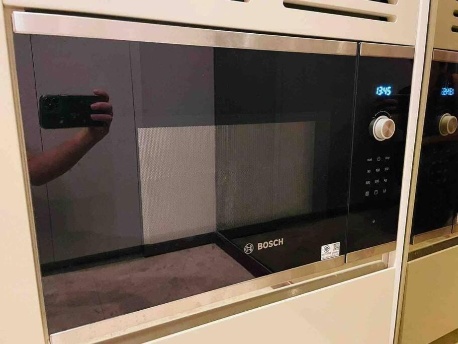 Kitchen or kitchenette, minibar