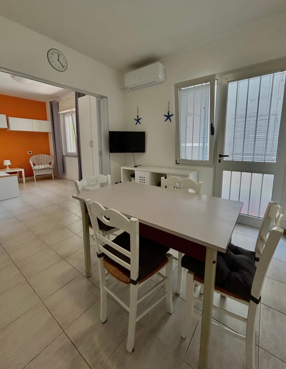 TV and multimedia, Dining area, kitchen, air conditioner