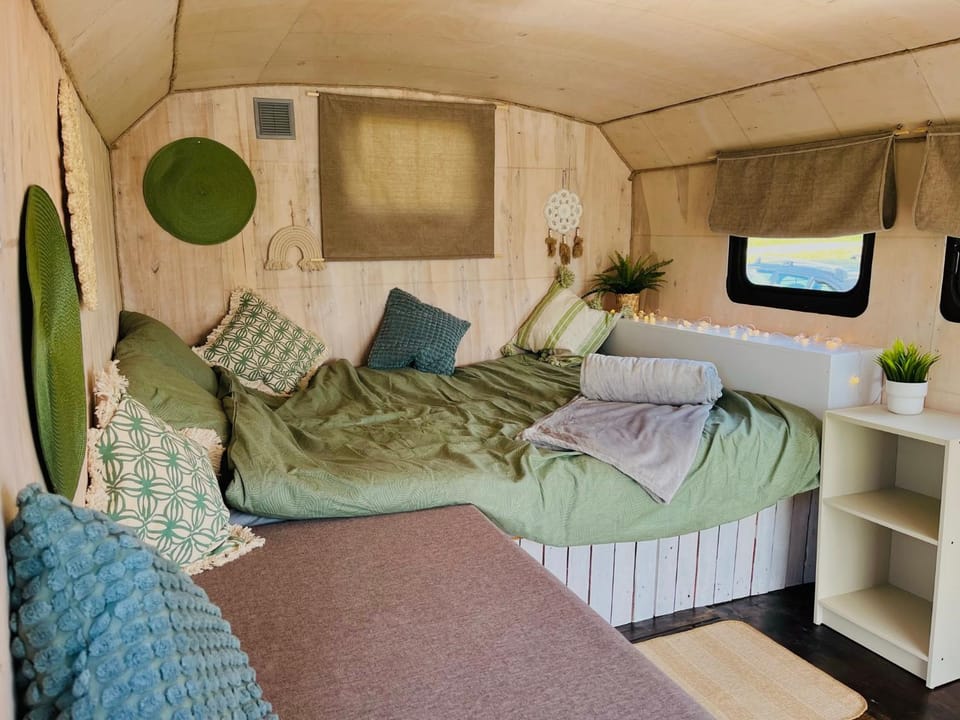 Property building, Bed, Bedroom
